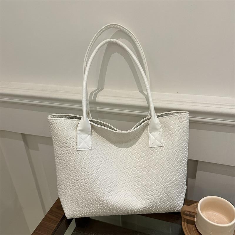 Trendy Shoulder Tote Bag For Women With Unique Design And Versatile Colors Ideal For Commuting