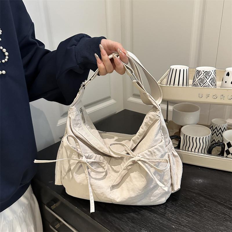 Street Style Large Capacity Messenger Bag With Zipper Closure For Daily Use