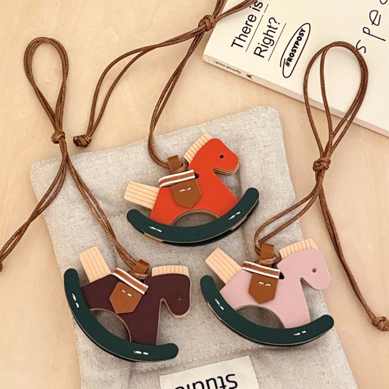 Cute Cartoon Rocking Horse Leather Keychain Kawaii Retro Creativity Leather Necklace Versatile Decoration Accessories Gifts