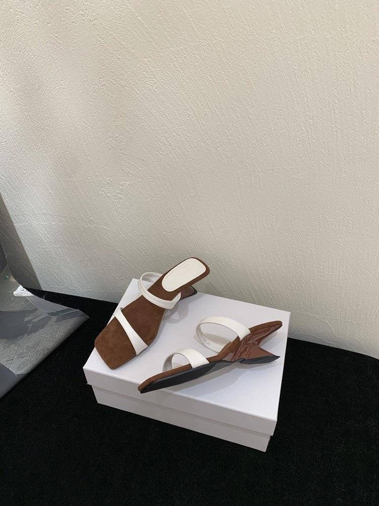 

Design sense niche wedge slippers women s summer wear soft sole with high heels French silver sandals 35