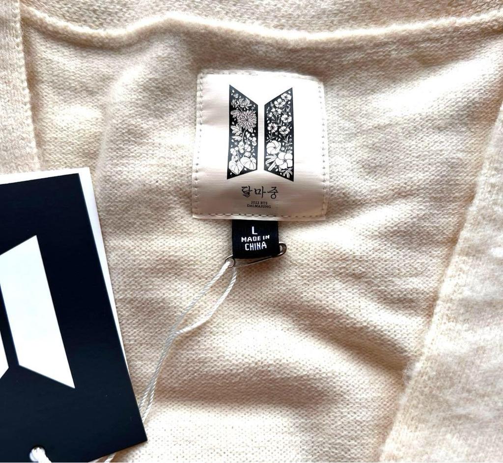 [USED] BTS Dharmajun Cardigan, Size L, with Trading Card