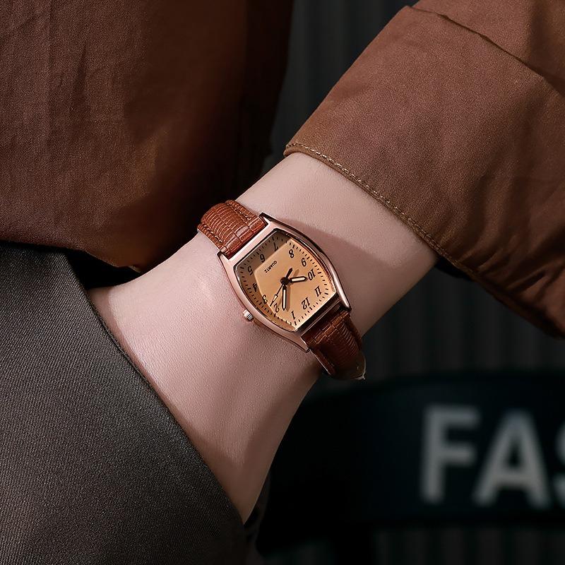 New Digital Retro Fashion Ladies, Watch Barrel Quartz Belt Watch, Women's Watch