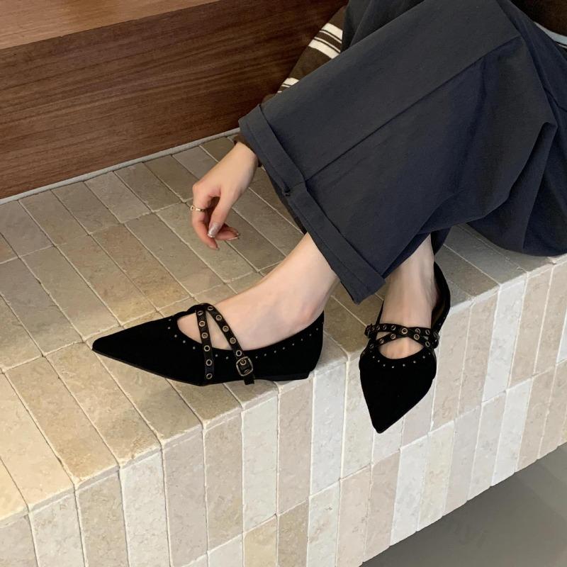 Women Mary Jene Shoes 2026 Autumn New Vintage Pointed Toe Belt Buckle Flats Luxury Outdoor Non Slip Casual Fashion Single Shoes