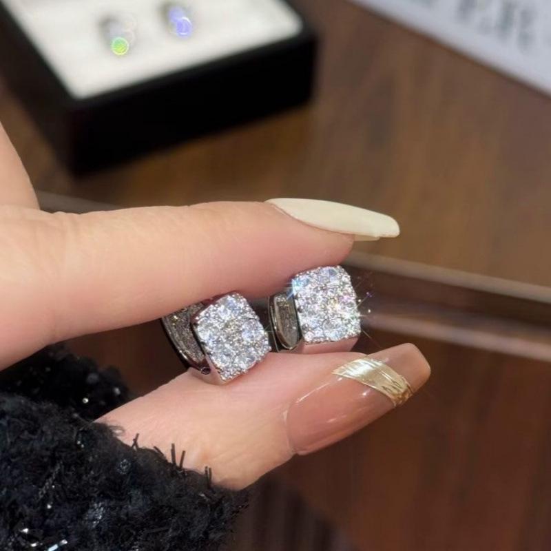 Exquisite Square Stud Earrings - High-End, Double-Sided Luxury Earrings for Women, Versatile and Trending for a Stylish Look.