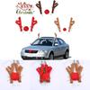 Festliche Weihnachtsautodekoration mit Rentiergeweih, roter Nase und Glocken