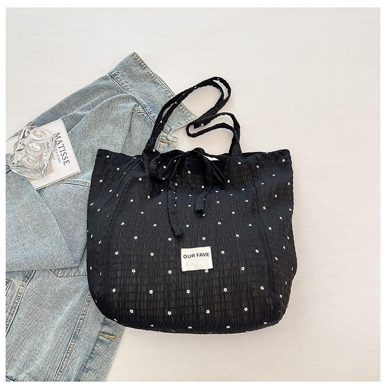 

2025 summer new mesh shoulder bag fairy wind polka dot handbag female large-capacity simple commuter backpack чорний