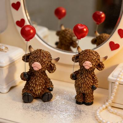 Valentine's Day Highland Cow Love Heart Statue Romantic Farmhouse Highland Cow Figurine Resin Table Ornament for Kitchen Tiered