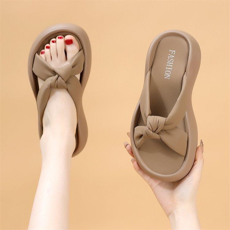 

Cool slippers women s summer wear 2025 new thick-soled casual non-slip beach sandals lazy fashion one-word soft sole 35