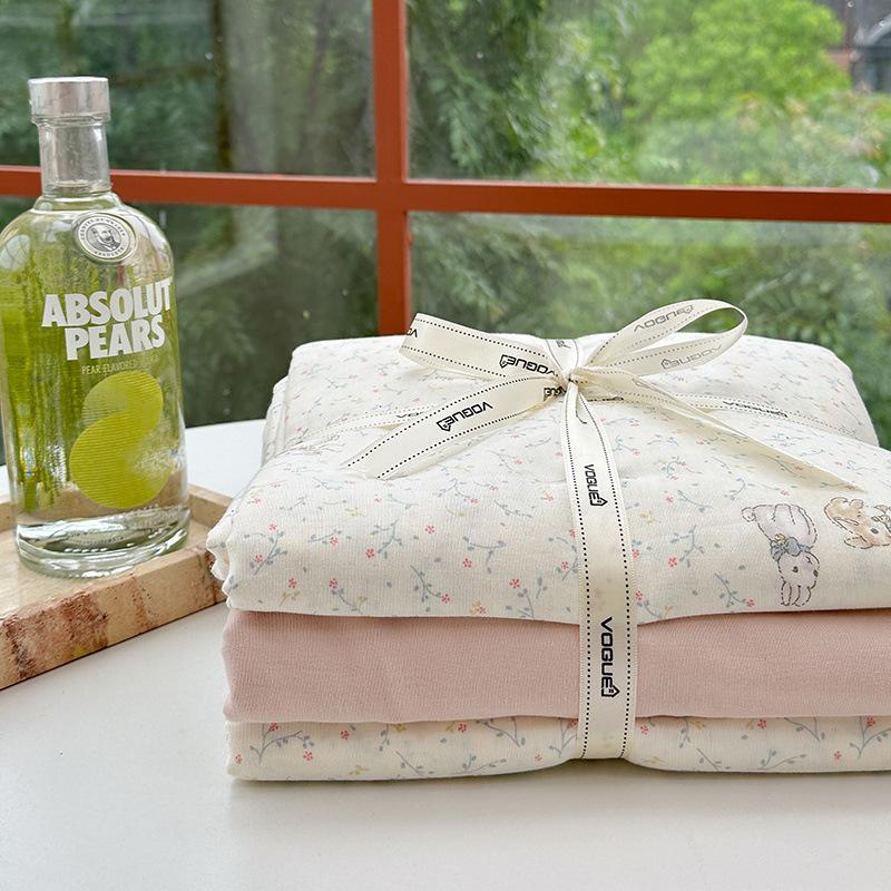 

Прямой эфир Взрыв Класс А Материнский Младенческий Класс Хлопок Двухслойная Пряжа Набор 4 шт., Пододеяльник из чистого хлопка, Детская кровать для студентов 3 шт. 155 * 210Cm single quilt