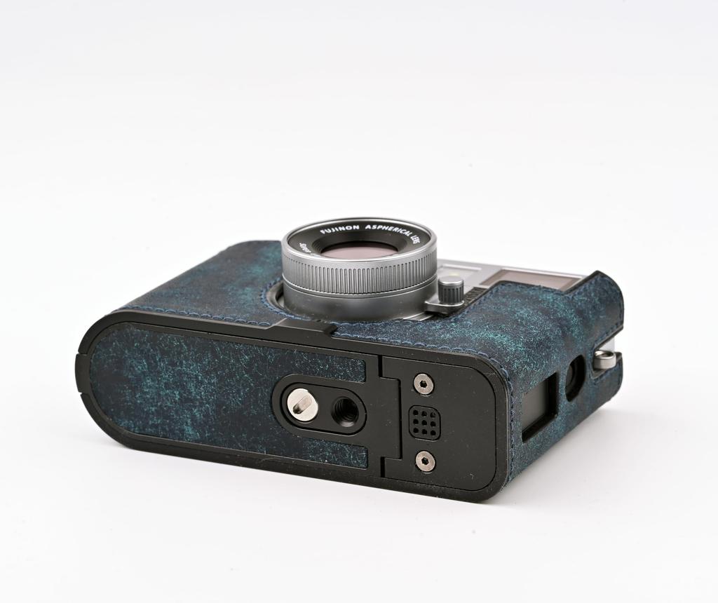 CLC handmade camera case/cover for Fuji x-half/Fuji x-half, genuine leather with a leather top and metal base plate (Matte Blue)