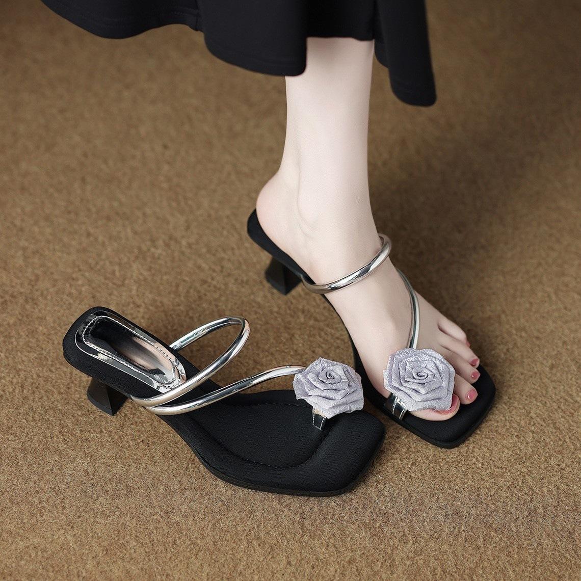 

Модные женские тапочки Модные цветы Высокие каблуки 2025 Лето Новинка Толстый каблук Женские сандалии Роскошные элегантные тапочки Sandalias De Mujer 40 серебряный