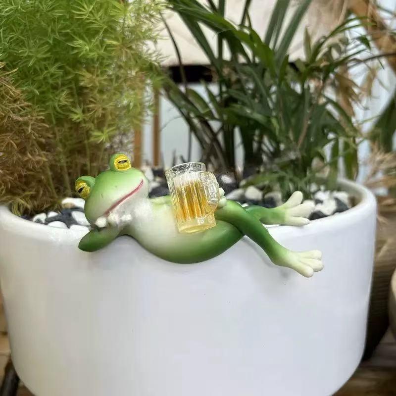 A Garden Frog Statue Ornament (Beige,L) бежевый
