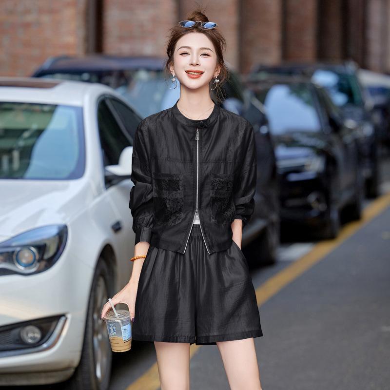 Casual Suit Women's New Summer Beautiful Light and Breathable Long-sleeved Sunscreen Small Shorts Two-piece Set Trendy