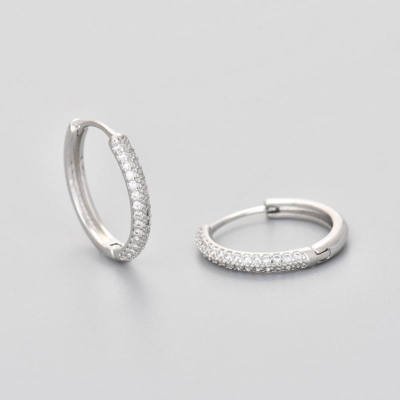 Elegant Micro-Pave Circle Earrings 2024: Trendy Niche Design, Simple Ear Cuff, Light Luxury High-End Style.