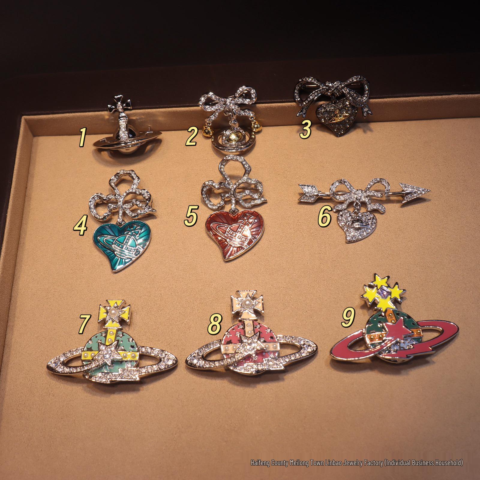 

Брошка імператриці-вдови: Модний багатостильний зимовий светр-сукня-аксесуар з дизайном, натхненним Сатурном Model 4