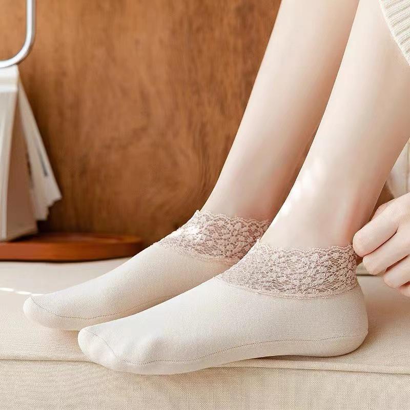 Warme Wadenlange Damensocken mit Spitzenbesatz - Dick, Kältebeständig, Rutschfestes Silikon, Bequeme Herbst-/Winter-Haussocken für den Boden