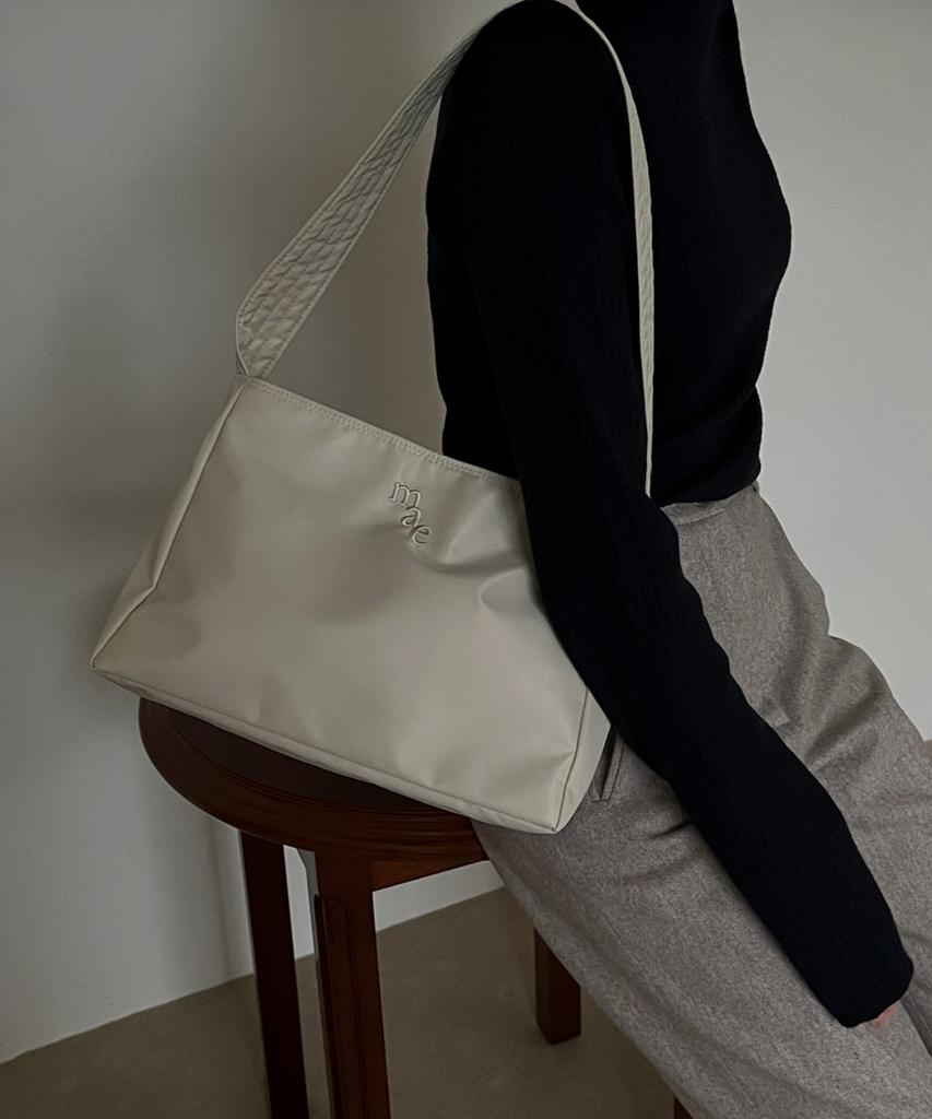 Mucu And Ebony Comfy Bag _ Pale Ivory
