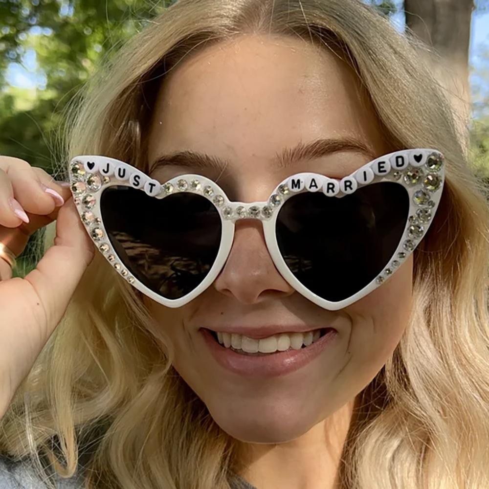 

Just Married Sunglasses Heart Frame Embellished Beach Wedding Eyewear Disco Bachelorette Party Bridal Shower Honeymoon Gift 15x6cm