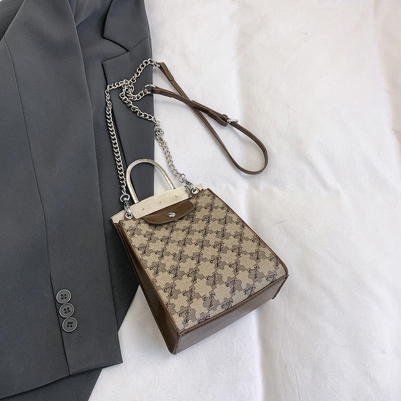 Small bag for mobile phones Women's spring and summer new fashion chain Crossbody bag Mobile phone bag