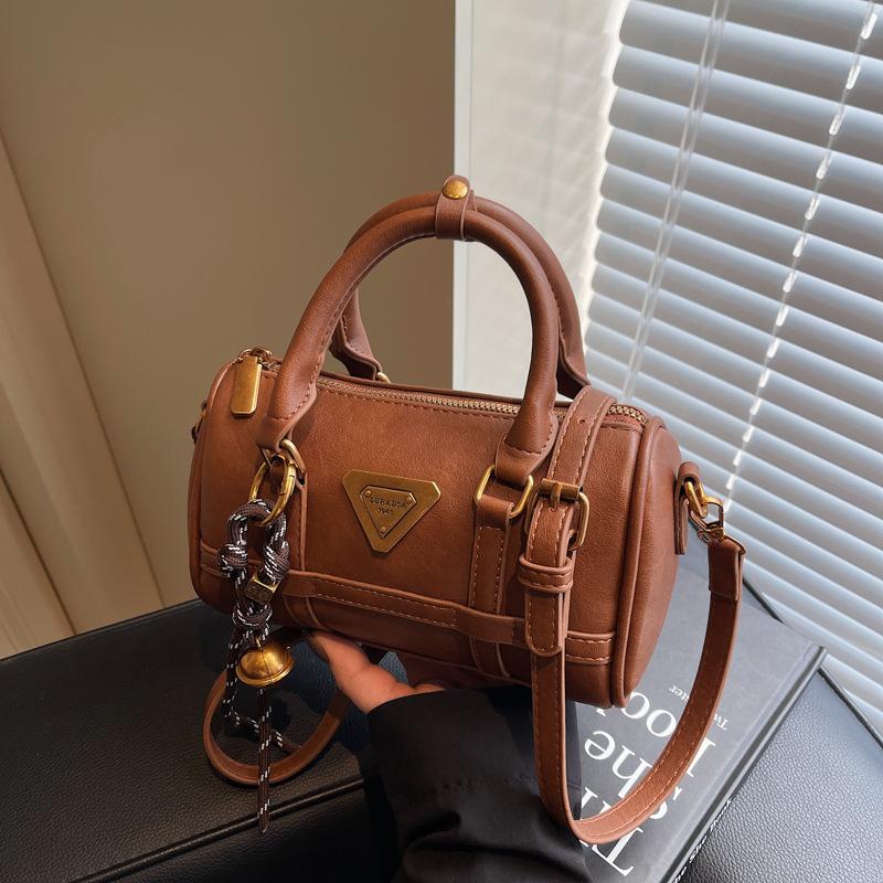 High-end Niche Bag Women's Autumn and Winter Retro New Fashion Messenger Bag Portable Commuter Pillow Bag