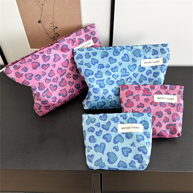 Heart Pattern Cosmetic Bag Portable Leopard Print Makeup Bag High-Capacity Makeup Bag Lightweight For Suitcase Travel Business