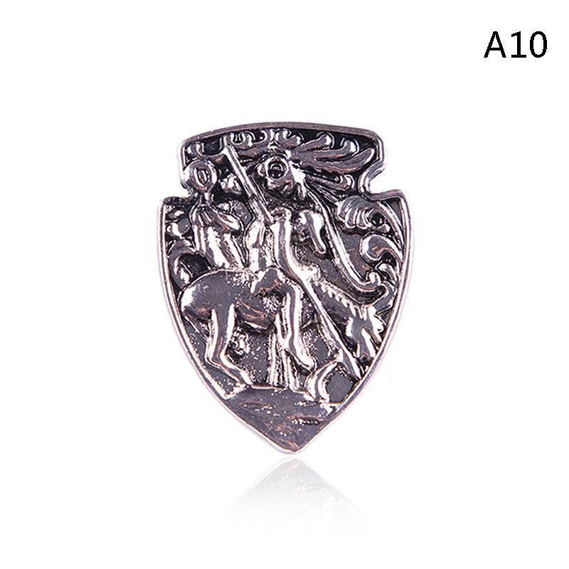 1Pc Vintage Wolf Knight Brooch Jewelry Unisex Collar Pin Buckle Collection