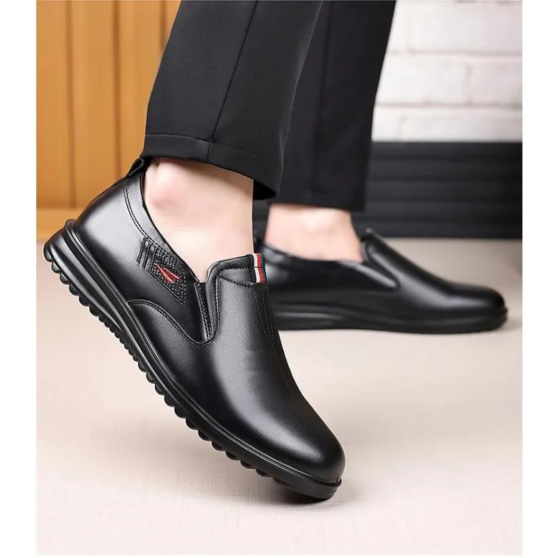Mode Frühling Herbst Rindsleder Fahrschuhe für Herren Neue Designer Weiche Sohle Lässige Slipper Herrenmode Rutschfeste Kleiderschuhe Männlich
