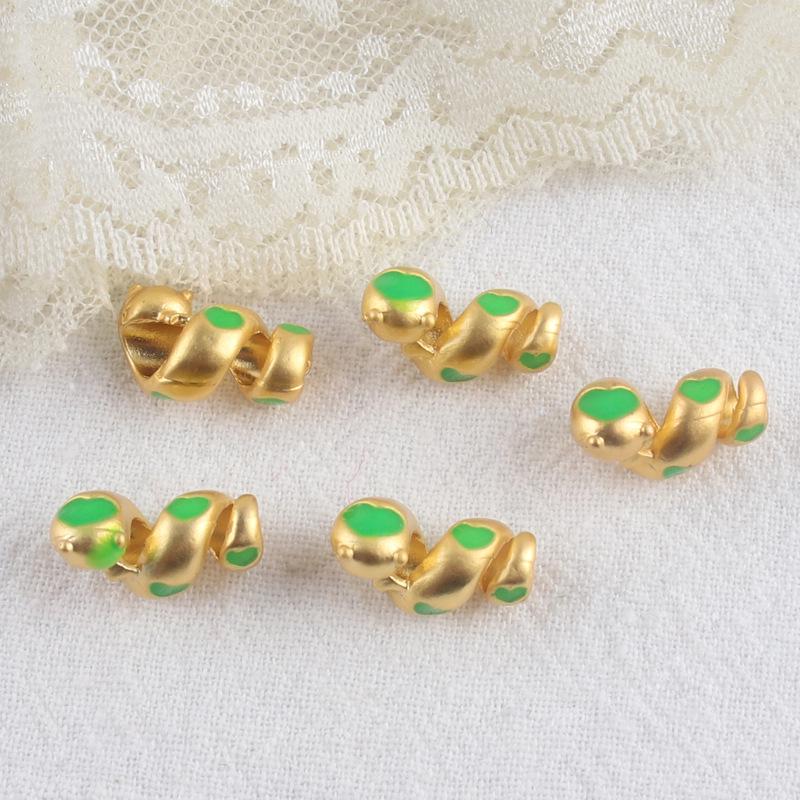 Matte Goldlegierung Schlange Jahr Anhänger: DIY Kindlicher Perlen-Schmuckzubehör