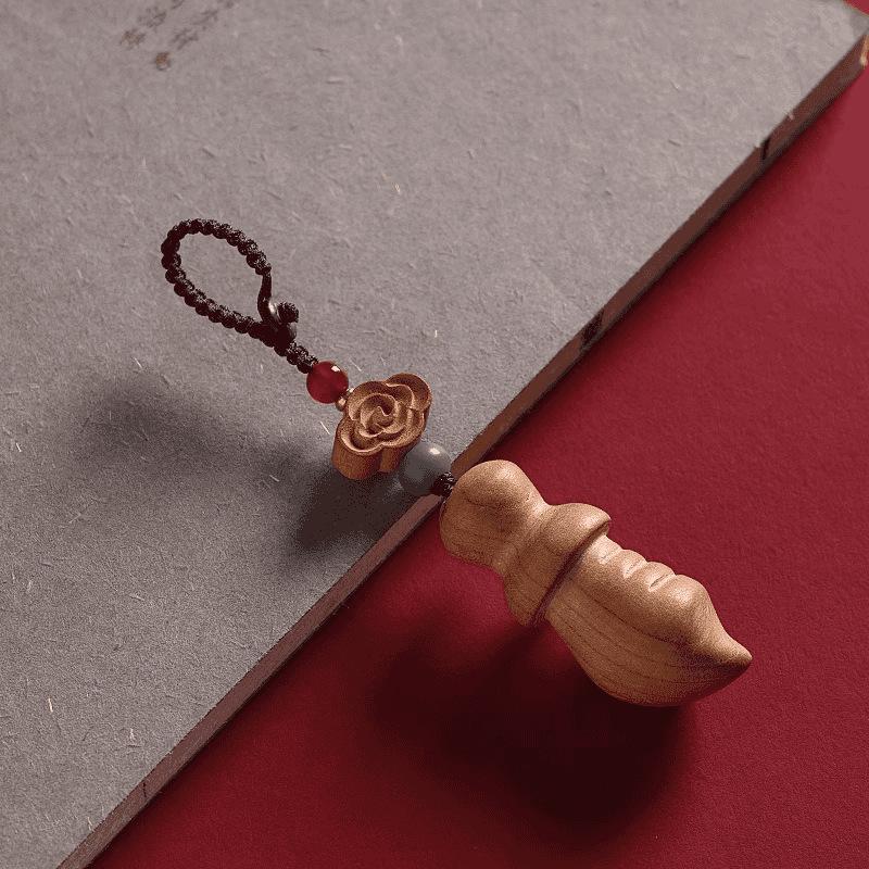 

Скидка для новичков: Натуральный персиковый деревянный меч и топор брелок-подвеска