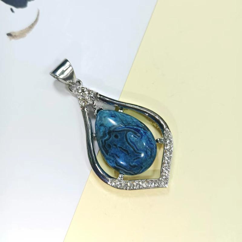 Geometric Shell Pendant Necklace With Abalone Beads And Gold Inlay For Fashion Jewelry Lovers