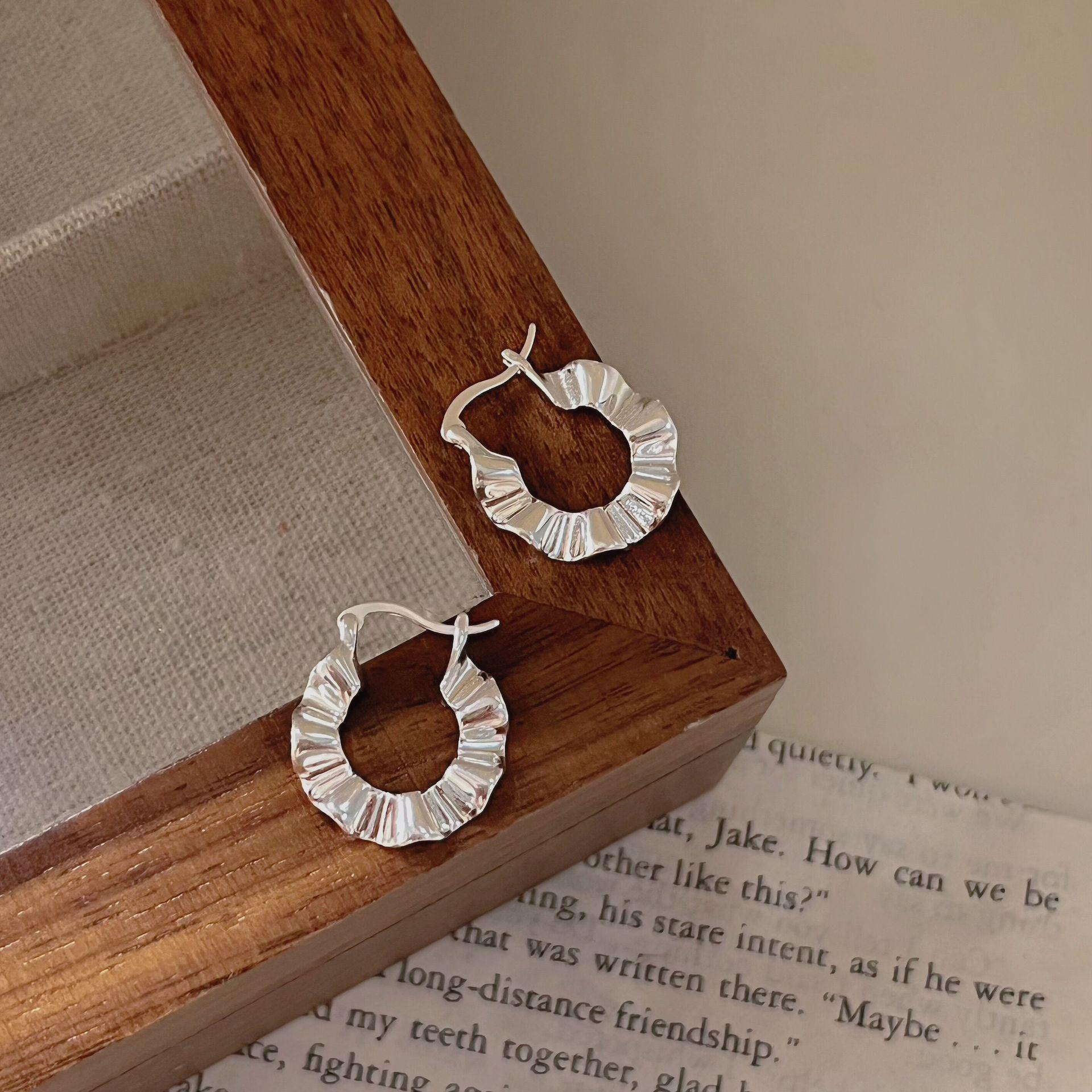 

Irregular Pleated Texture Ear Buckle Niche Design Women s Light Luxury Fashionable Earrings Simple Temperament Earrings