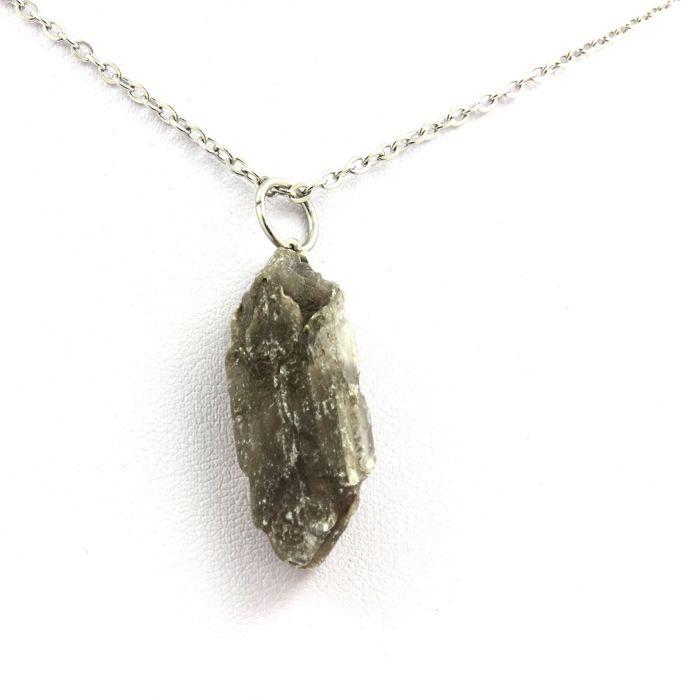 Pierres et Minéraux. Collier Gypse brut. 28.40 ct. Marcieu, Isère, France.