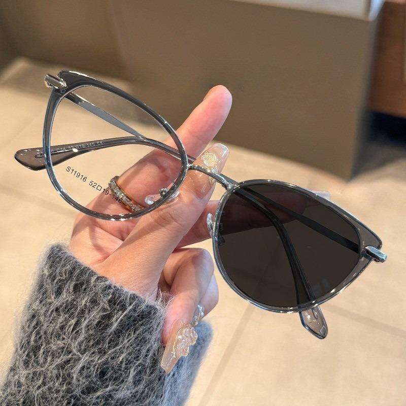 Photochromic  Glasses for Women Retro Cat Eye Anti-blue Light Glasses Frame Glasses