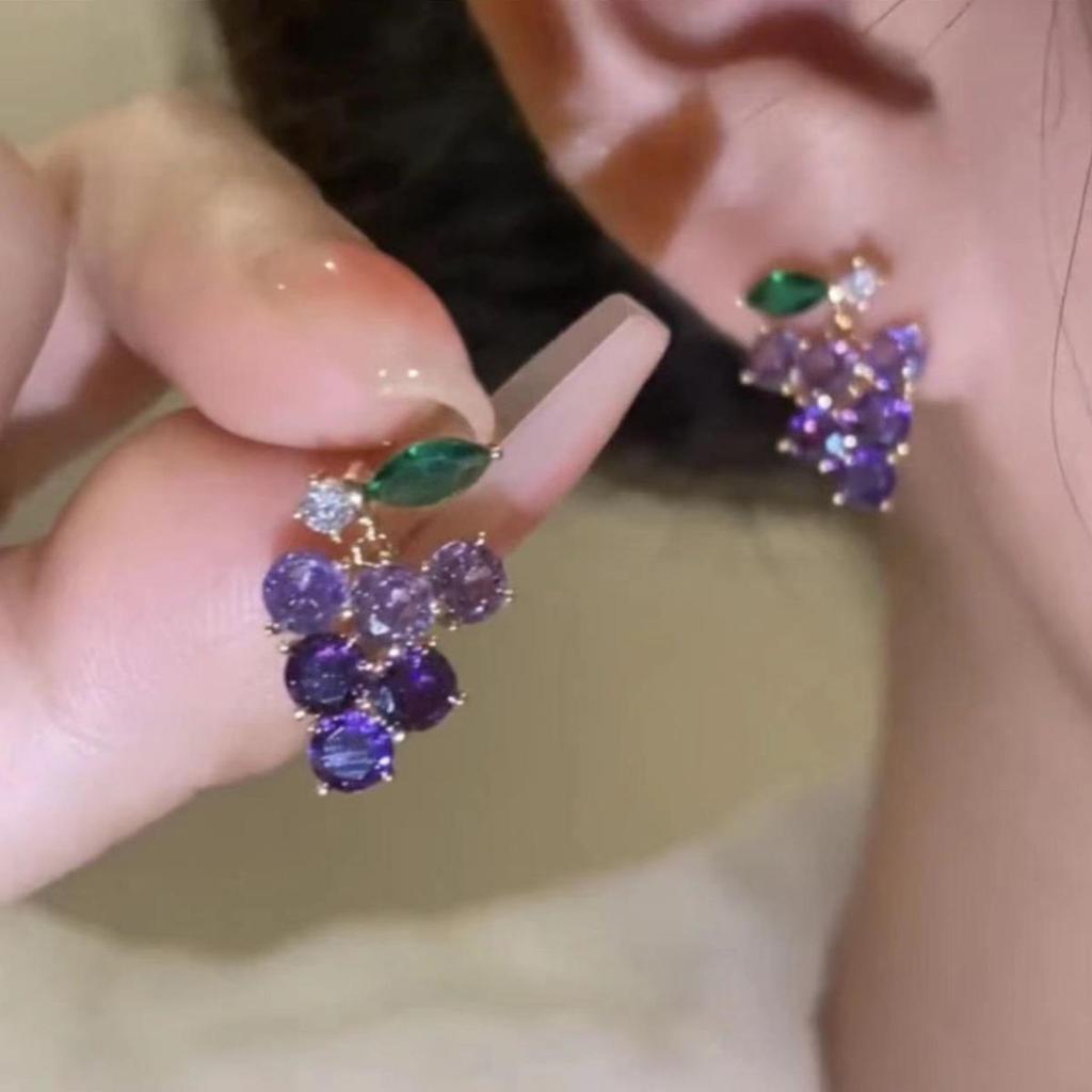 Exquisite Purple Grape Earrings: Fresh, Sweet, Girlish Heart Fruit Studs with Atmospheric Zircon, High-End Niche Design.