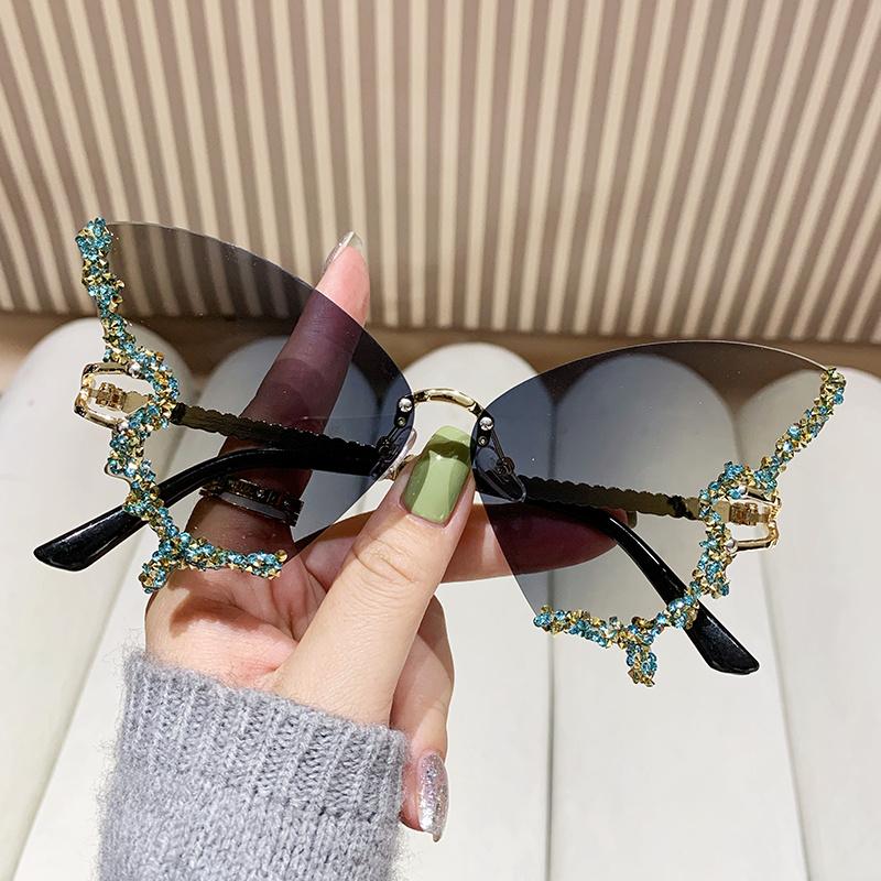 Protective Glasses New Y2K Style Women Fashion Sunglasses Oversize Butterfly Shape Diamond Edge Design Sun Glasses Party Glasses