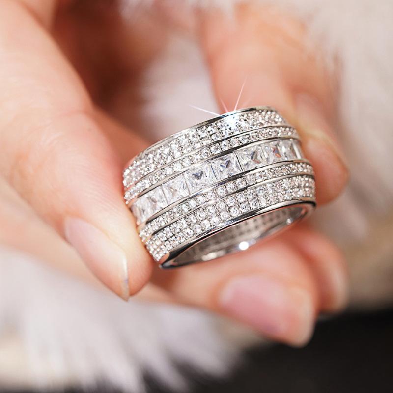 Women With Diamond Rings, Shiny And Exquisite Exaggerated Rings, Personalized Eye-Catching Niche Matching Jewelry