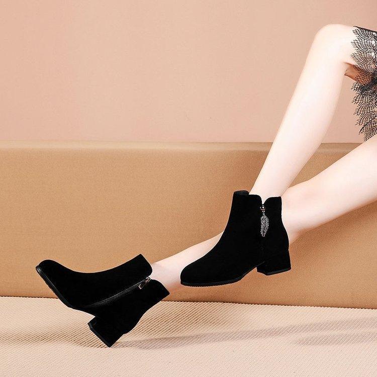 Round head matte short boots thick heel short boots autumn and winter velvet Martin boots short high heels