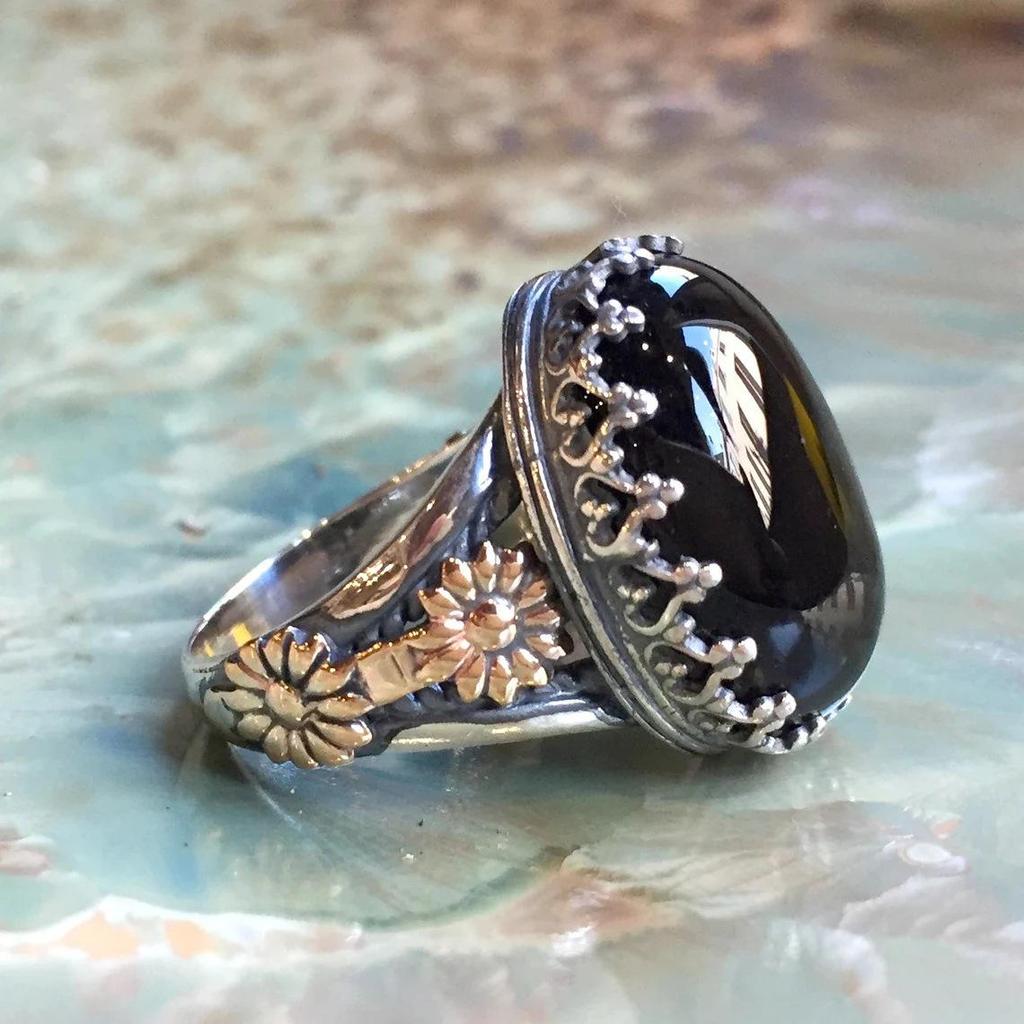 He Cheng Modern Minimalist Gold-Edged Black Gemstone Unisex Couple Rings