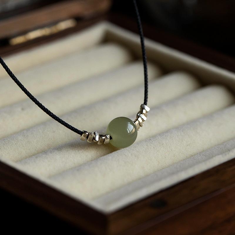 

Yixing Summer Style Natural Hetian Jade Sterling Silver Collarbone Necklace s9Silver light luxury high-end crushed silver necklace Black rope version