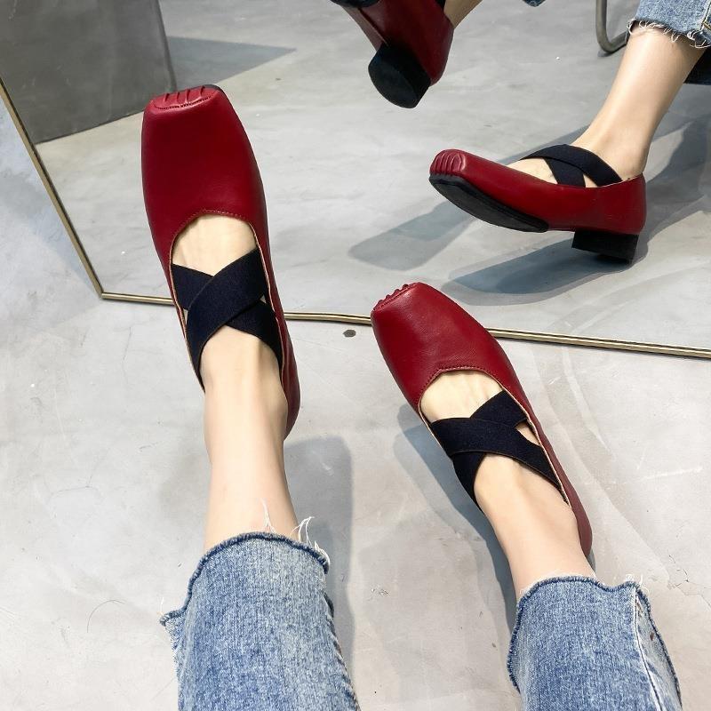 Ballet Shoes with A Square Toe and A Shallow Opening with Straps