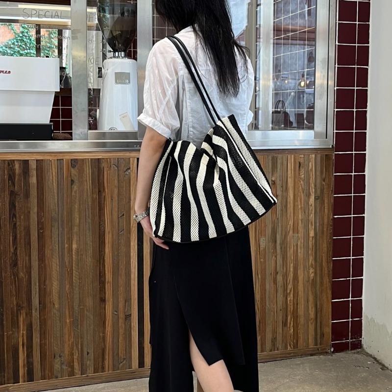 Tote Bag A Lightweight Woven Striped Crossbody Bag for Women A Large-capacity Single-shoulder Bag for Commuting