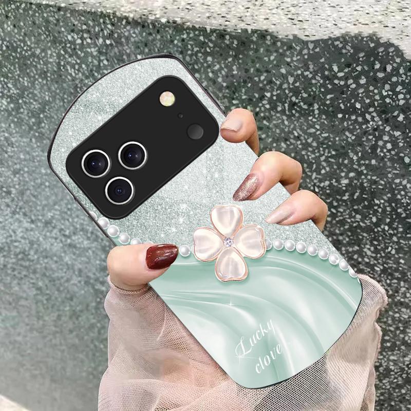 Pink Four-leaf Clovers For iPhone 17 16 15 14 Pro 13 Plus 12 Mini 11 Pro Max XR X S 7 8 6 Elliptical Tempered Glass Phone Case