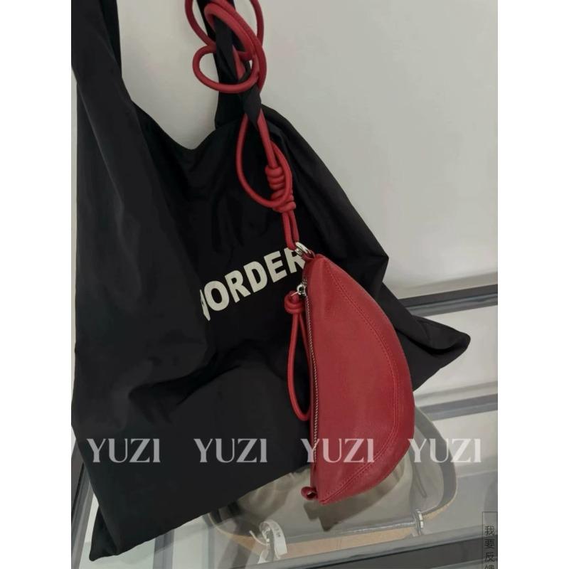 

Niche mini half-moon bag design sense leather neck bag women s new key lipstick bag change dumpling bag