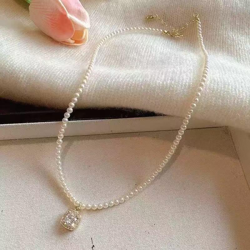 Funkelnde Diamant Schmetterling Perlenkette für Damen - Retro Süß Cool Leichter Luxus Schlüsselbeinkette