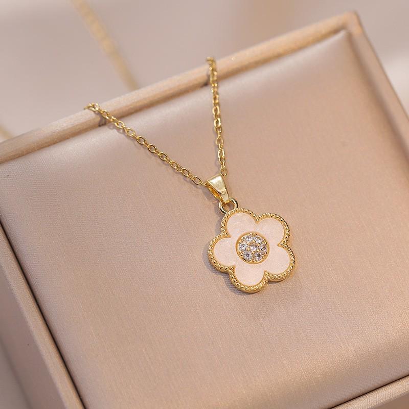 Women's Fashion Heart Pendant Necklace - Elegant, Simple Design, Versatile Clavicle Chain Jewelry