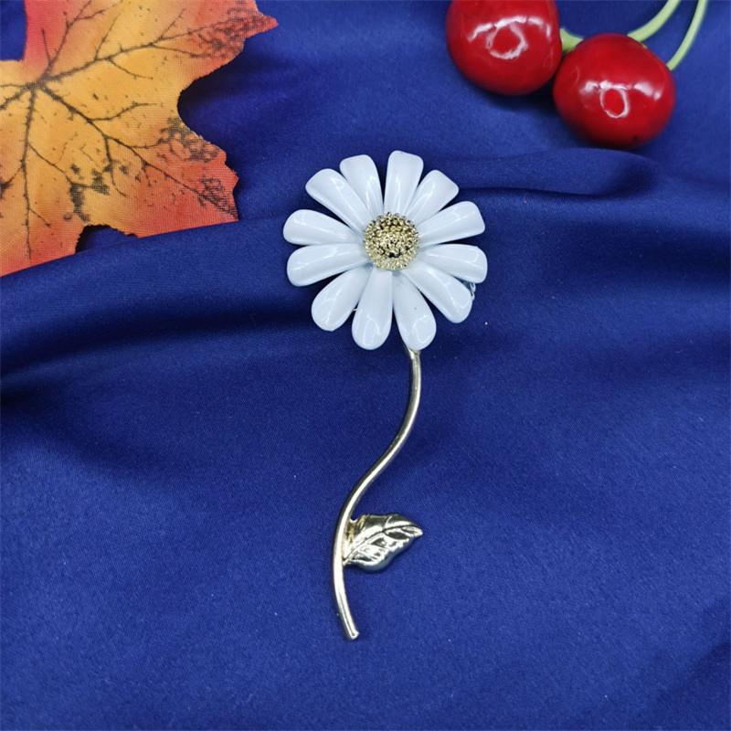 

Свежая белая брошь в виде лепестка ромашки, модная эмалированная белая цветочная корсаж для мужчин и женщин, аксессуары для банкетных украшений