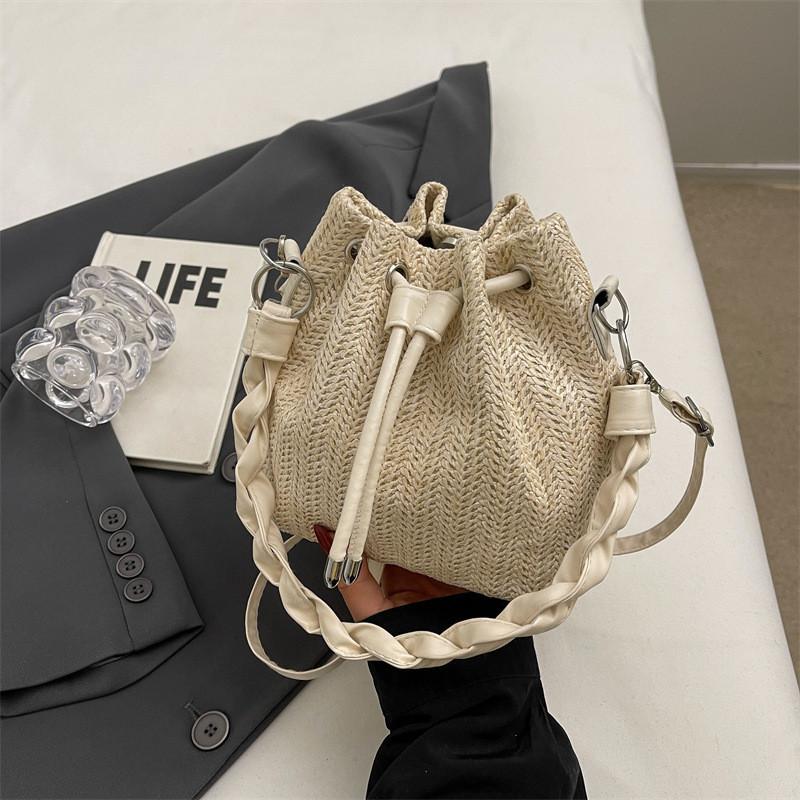 Urban Minimalist Woven Water Bucket Bag For Daily Casual Women