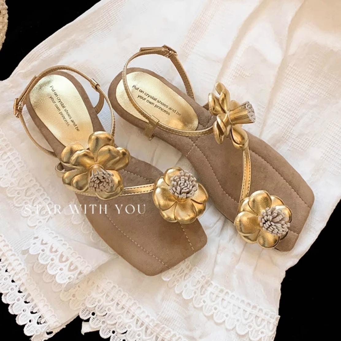 

Xingshengda~ Summer new Xiaoxiangfeng open-toed square camellia one-word buckle sandals women s flat-bottomed cool slippers 40