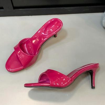 Hochwertige Lackleder Damen Sandalen mit runder Zehenpartie, modische Mules mit offenem Zeh und dünnem Absatz, Sommerkomfort, flache Pantoletten