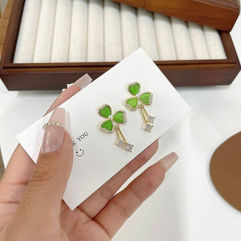 Niche design silver needle opal lucky grass stud earrings, sweet temperament love earrings earrings women 925 silver needle